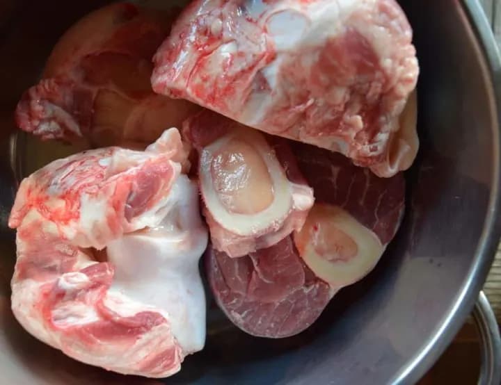 Pork Leg Bone for Stock (500-550g) – Buy 1 Get 1 Free