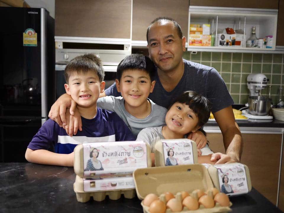 Songkran Grachangnetara in the Sirin Farm kitchen with three children